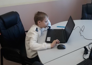 Кузнецов работает.jpg Кузнецов работает.jpg